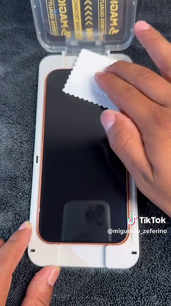 Protect Your iPhone 17 Pro Max with Magic Glass