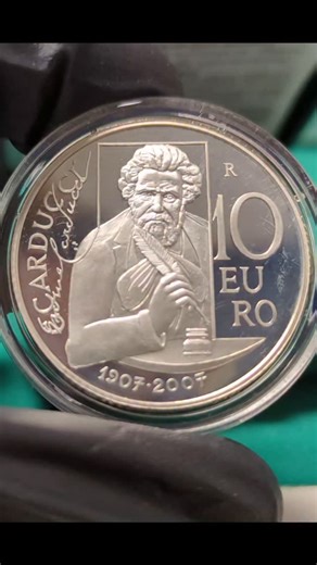 Monete di Valore on Instagram: "Moneta in argento di San Marino dedicata a Giosuè Carducci Nel video ti mostro questa moneta in argento, coniata dalla Zecca di Roma per San Marino nel 2007 per celebrare il centesimo anniversario della morte di Giosuè Carducci. La moneta è realizzata in argento 225 per 1000, ha un peso di 22 grammi ed è stata emessa in versione fondo specchio (proof). La tiratura è molto limitata: solo 16.000 esemplari. #monete #monetedivalore #moneterare"