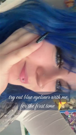 Bold Blue Eyeliner Tutorial for a Stunning Look