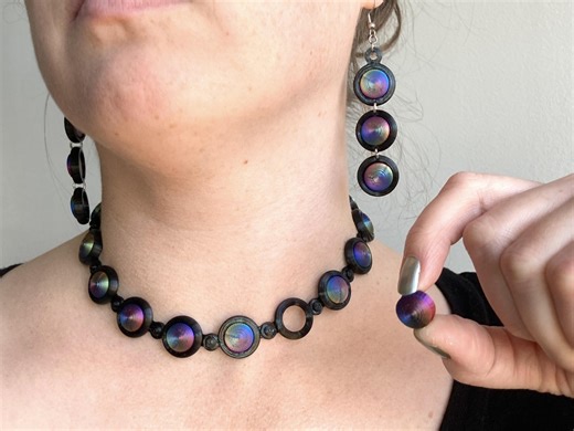 Flexible Link Necklace With Interchangeable Gems