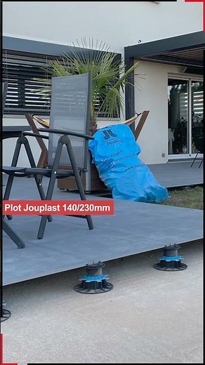 Pose d'une terrasse en carrelage sur plots Jouplast