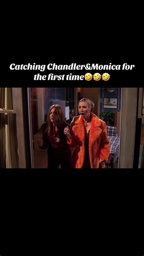 Catching Chandler&Monica for the first time🤣#friends #friendstv #fyp #rossgeller #chandlerbing