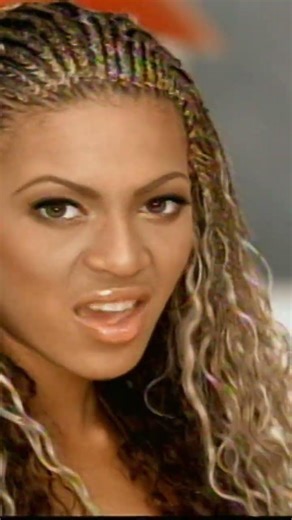 #1 on the Billboard 100 on this day in 2000, and forever #1 in our hearts 💖✨