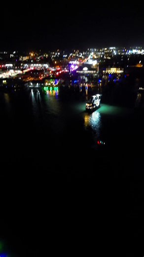 9.7K views · 287 reactions | Port Aransas Firework show was BOOM BOOM POW....  oh wait wrong song! 浪藍 #fireworks #experience #traveltexas #travel #glowpaddle #GlowRow #glowkayak | GlowRow | Facebook