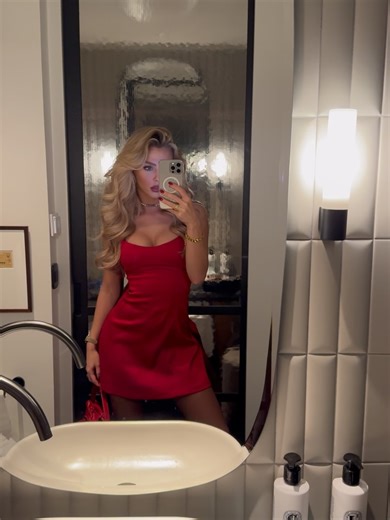 Alexa Breit on Instagram: "❤️‍🔥😈"