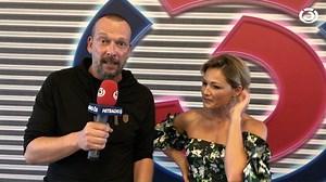 71K views · 631 reactions | Robert Kratky ist atemlos, aber zum Glück nicht sprachlos: Helene Fischer ist morgen im Ö3-Wecker zu Gast!  | Hitradio Ö3 | Facebook