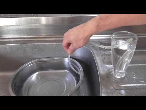 siphon サイフォンの原理。コップとチューブ