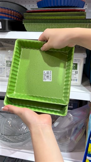 Contamos con una amplia variedad de moldes para hornear disponibles en todas nuestras tiendas. 🍞🧁🎂 Encuentra moldes para pan, queques, cupcakes, gelatinas y más, en distintos tamaños y materiales ideales para tus preparaciones favoritas. Visítanos y equipa tu cocina con la mejor calidad al mejor precio. 👉 El Compadre, ¡tu aliado para cocinar con sabor! | El Compadre