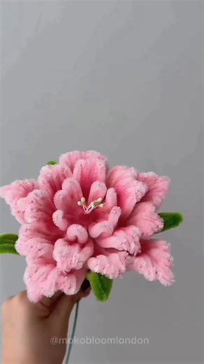 fuzzy flower gifts & crafts | london-based on Instagram: "day 12 of how to make pipecleaner flowers | detailed peony tutorial - due to highly popular request, here is my peony tutorial 🌸. guys, just gonna be REAL: this takes forever 😩 it’s not that hard but just super time consuming. hope this video helps you! 🥰 - that’s a wrap to my 12 day 12 flowers mini series!! will be taking a short break before i come back with another fun series so stay tuned! save + follow for more pipecleaner / fuzzy