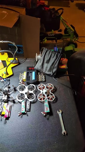 Whoops are ready to go, would like to put a new antenna on the tiny hawk 2 and probably 3 too. Going to be testing out all of my recovered headsets with different antennas to see what works best😂 #fpv