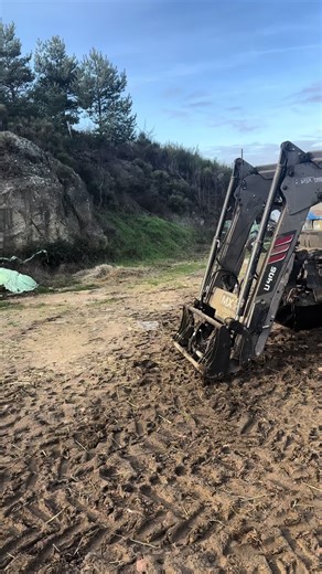 Exploring the New Holland TN75 Tractor