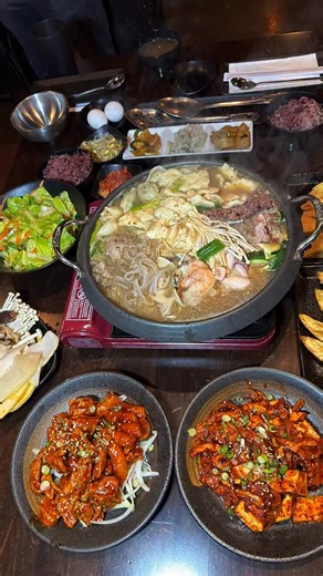 Suh Ae Kyung (Grace)ㅣ서애경 에이스푸디ㅣ서울맛집ㅣ전국맛집ㅣ월드맛집 on Instagram: "#collaboration #SoondolTofuHouse #LA순돌이네 At SoonDol Tofu House LA, I had the joy of customizing my own soondubu jjigae (soft tofu stew) exactly the way I wanted. From proteins to toppings, every choice was mine—creating a bowl that felt truly personal. For proteins, I chose beef 🥩, seafood 🦐, and pollack roe 🐟. For toppings, I added yaki mandu 🥟, dumplings 🥟, fried tofu 🍢, scorched rice 🍘, egg 🥚, assorted mushrooms 🍄, and fres