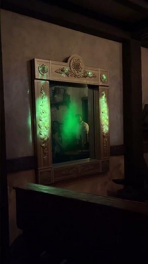 AMAZING Magic Mirror in Disney World's "Enchanted Tales with Belle #beautyandthebeast #disneyworld