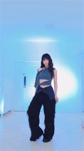 Innah Bee 🇵🇭 on Instagram: "Mamma Mia dance break! @izna_offcl #MammaMia #izna #kpop #fyp"