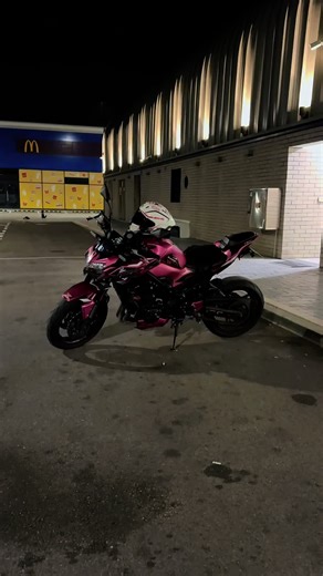 ‏My pink monster 🩷 #z900 #fyp #kawasaki #explore #bikelife