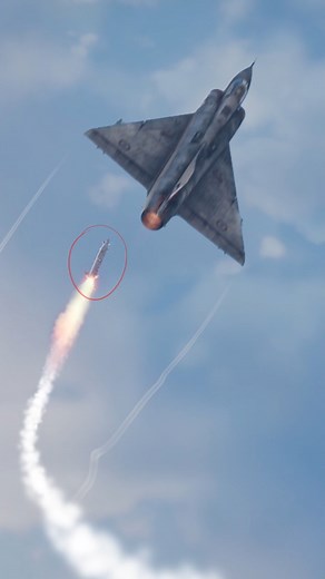 Mirage III Faces Intense Missile Chase Midair! #mirageiii #fighterjet #aerialaction #missilechase | Warthog Strike