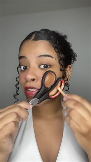 facial contouring with scissors ✨💕❤️#makeup #contour