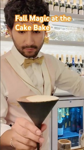 Disney’s Cake Bake Pumpkin Swan 🎃✨ | Fall cocktail at Disney World