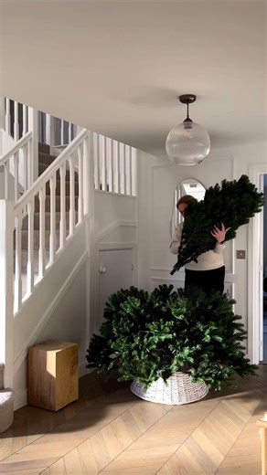 As easy as 1-2-3! Our pre-lit tree collection is a real time saver! Perfectly demonstrated by bee_homeinspired  Shop here >>> https://bit.ly/3PCy3gl #Christmas #ChristmasTree #PreLitTree #Xmas #XmasTree | White Stores | Facebook
