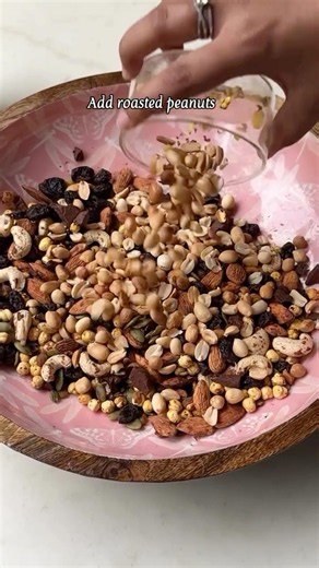 Healthy trail mix - Recipe in description #dietsmartwithtt #trailmix #healthyfood