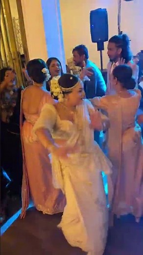 Sri Lankan DJ fire on "Gedara Hitiya Rosa" Sri Lankan Wedding Dance. Bride and Groom Dance #trending