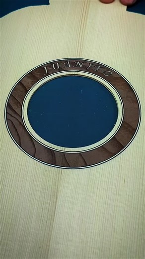 Vael de Ginés, luthier on Instagram: "Roseta del guitarro de 8 cuerdas "Juanito" #luthier #guitarro #folk #guitarmaker #guitarrero"