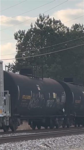 CSX 537 CW44AC leads southbound CSX X606-29 on the CSX Lineville subdivision in LaGrange, Ga!!