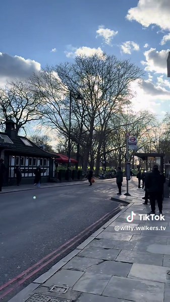 Exploring the Beautiful Streets of Clapham Common, London