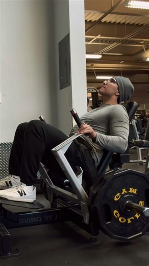 Hip thrust machine, is it a machine for you? #legday