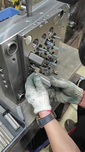 Processing injection moulds step by step show that#Machining#mould #Mould production#Mould making