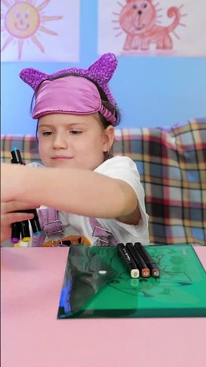 Epic Blindfolded Drawing Duel! 🎨👨‍👧 Who Will Win?