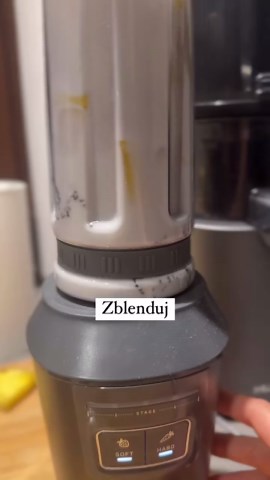 Dietetyk Olga | Zdrowa dieta | Przepisy | Suplementy on Instagram: "Masz ochotę na słodkie?襤 ✅ Zapisz film, żeby nie zgubić przepisu! Potrzebujesz:  300ml mleka kokosowego  1/4 ananasa  0,5 banana  1 łyżkę jogurtu greckiego  1-2 łyżeczek nasion chia  Napisz w komentarzu co zdrowego przygotowujesz gdy masz ochotę na słodkie? #smoothie #prostyprzepis #koktajl #słodycze #zdrowadieta"