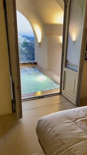 Imagine waking up here💦 #santorini