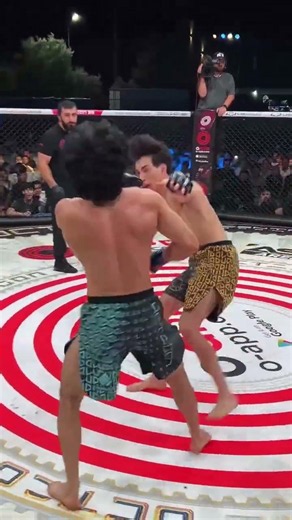 🤯 WHAT WAS THAT! 🇺🇿 Saturn choked out Aktilek 🇰🇿