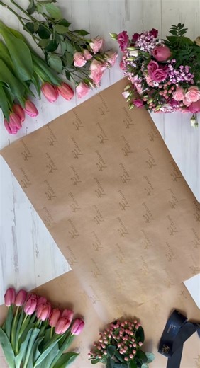 Confeccionando nuestro ramo “Nosotras” 💐 ¿Qué os parece? 🥰 El próximo domingo 8 de marzo es el Día Internacional de la Mujer 💜 un momento para reconocer, agradecer y acompañar a todas las mujeres que forman parte de nuestras vidas | Interflora España