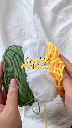 Mini Daisy #fyp #fypシ #foryoupage #crochet #crochetmalaysia #crochetersoftiktok #crochettiktok #crochettiktoker #crochettok #crochetaddiction #crochetlove #crochettherapy #crochetflower #crochetflowers #crochetflowerbouquet #crochetmaysia
