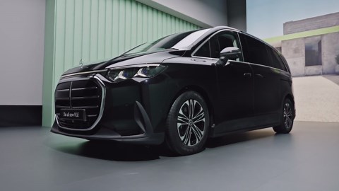 The new Mercedes-Benz VLE 300 electric in Obsidian black exterior design