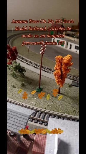 Autumn trees on my HO scale model railroad. / Árboles de otoño en mi maqueta escala HO. #fallseason🍂 #modelrailroading #otoño #ferromodelismoho