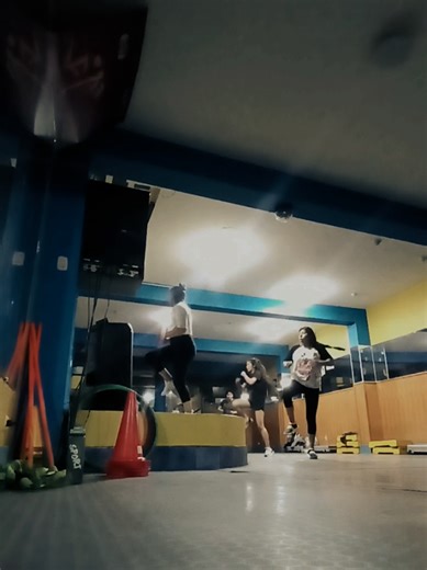 📍UBÍCANOS EN: #GuerrerosGym JR. Fermín Arbulu 165, 3er piso frente al mercado central #Puno ⏰Horarios: Lunes a Viernes 06:00 a 07:00 a.m. 07:00 a 08:00 p.m. 🌟Contamos con un excelente equipo de instructores certificados y profesionales comprometidos en mejorar la salud, calidad de vida y estética de nuestros clientes 😉🫶🏻😌 #salud #cambiofisicoymental #cardioworkout