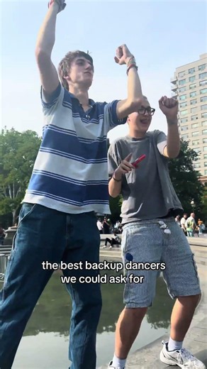 the best backup dancers we never hired🫶 #nyc #washingtonsquarepark