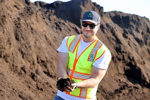 Happy Learn About Composting Day! Did you know that composting your food scraps and organics at home comes with huge environmental benefits? By choosing to compost, you’re helping to: 🌱 Reduce greenhouse gas emissions 🌱 Divert significant amounts of organic waste from landfills 🌱 Create a valuable product that enhances soil health and promotes sustainable agriculture Watch the full video through the link in our bio to learn how one simple decision can create a huge positive impact on our plan