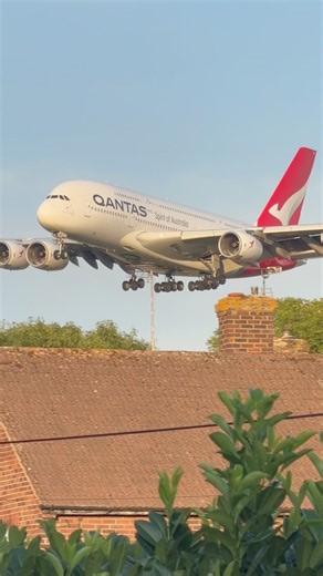 🇦🇺 Qantas Airways Airbus A380-800 ✈️🔥 #airbus #aviation #planespotting