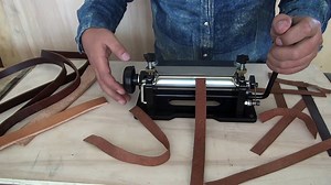 Hand operated leather splitter