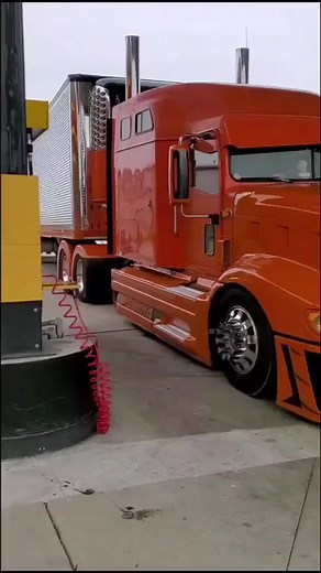 When the truck love hit... #keepontrucking #truckboyztransportation #trucklife #fortruckers #truckers #cdl #ilovetrucks #truckersmaketheworldgoround