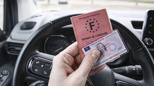Du traditionnel papier rose au format carte de crédit : on vous explique comment changer votre permis de conduire en quelques clics