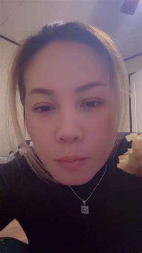 Ở nhà hai ngày ăn rồi ngủ ngủ rồi ăn.!
