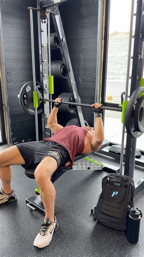 Smith Machine Bench Press - chest day, bench press, hypertrophy training