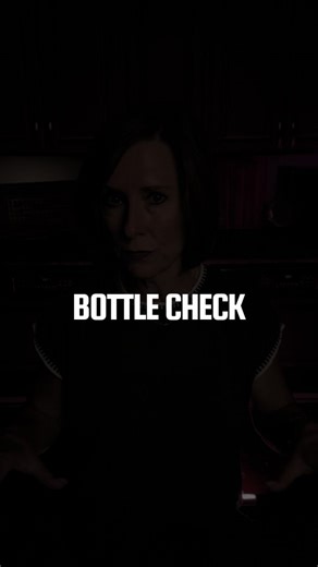 Ideally, when you’re buying olive oil, you want it in a dark glass or stainless steel bottle since these protect the oil from light and keep it fresher. Clear or plastic bottles don’t provide the same protection, which means the oil inside can lose quality much faster. That said, a good-looking bottle doesn’t always mean good oil. Producers can package poor-quality olive oil in premium containers, so the real test comes from checking the details. Look at the crush date and the country of origin 