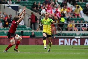 Australia open their London campaign with a win