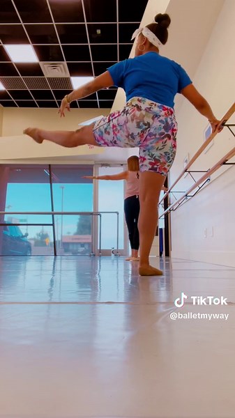 An emboîté (pronounced: Ahhm-bweh-tay) is a series of small walks done on pointe or demi-pointe, traveling either forward (en avant) or backward (en arrière). There are several types of emboîtés in ballet! Crop top shirt by @trillg4ever #NovelGrandeurApparel 💙 #BalletTikTok #AdultBallet #BeginnerBallet #BalletOver30 #Ballet #BlackBallerinas #BallerinasofTikTok #ConfidenceThroughMovement #FYP #BlackGirlFollowTrain #BalletClass ##BalletTheatrePhx #Barre #PhoenixArts #PortDeBras #TurnOut #GrandBat